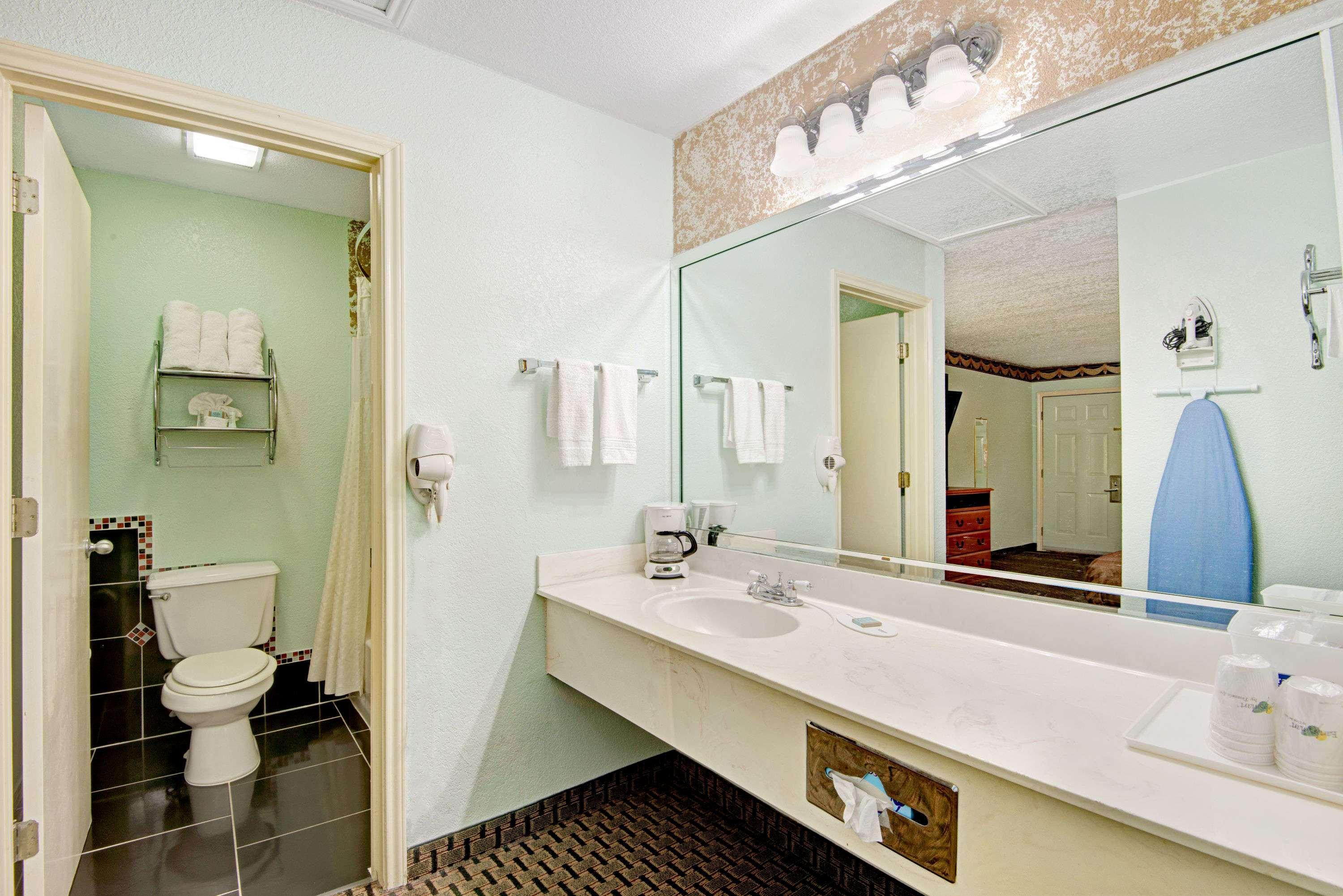 Econo Lodge Inn & Suites Near Lackland Afb San Antonio Exteriör bild
