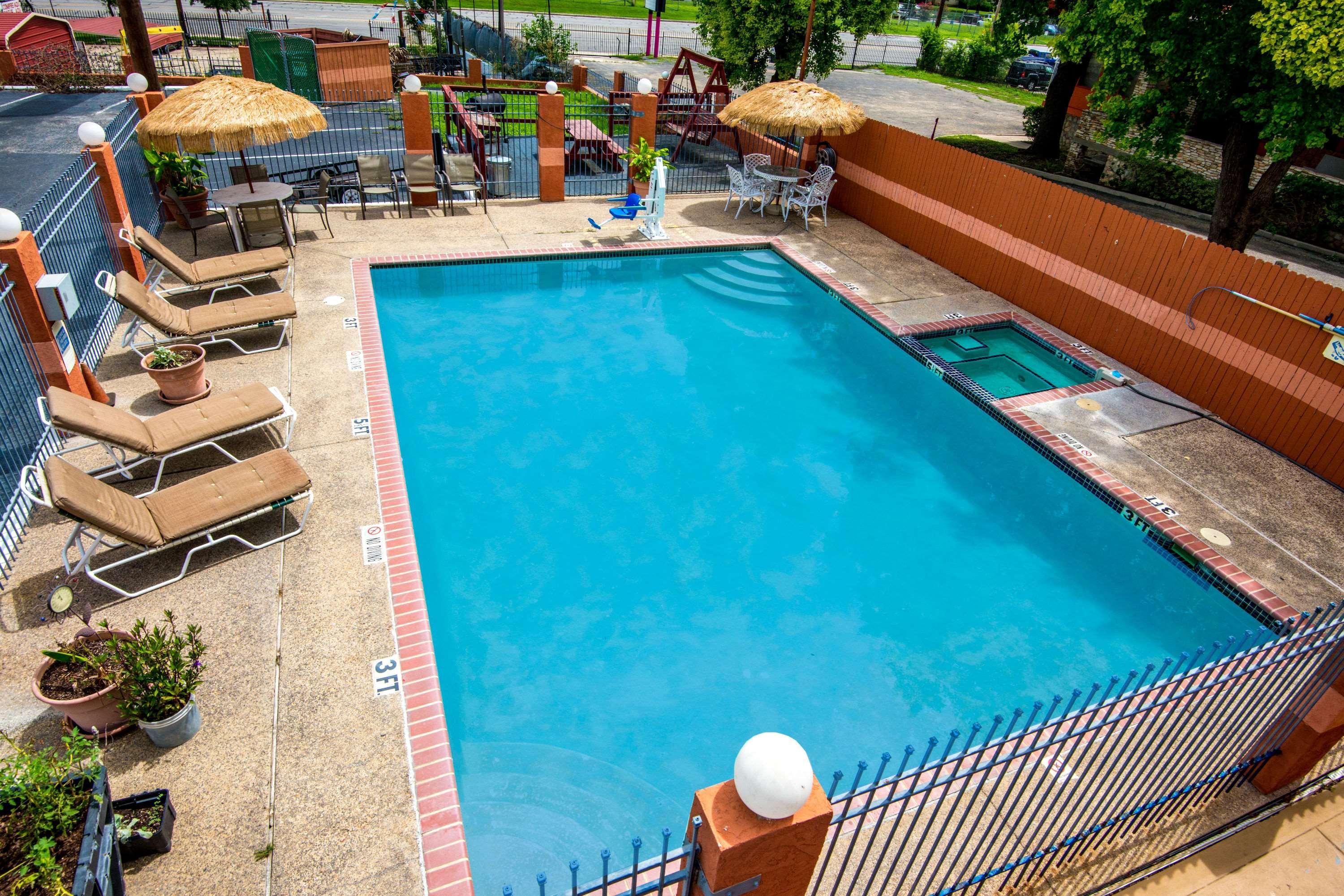Econo Lodge Inn & Suites Near Lackland Afb San Antonio Exteriör bild